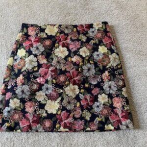 Loft size 6p navy floral skirt